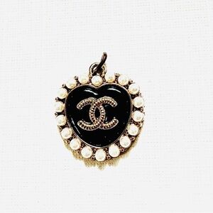 CHANEL Black Heart charm, pendant with Pearl rim, double C Logo in center